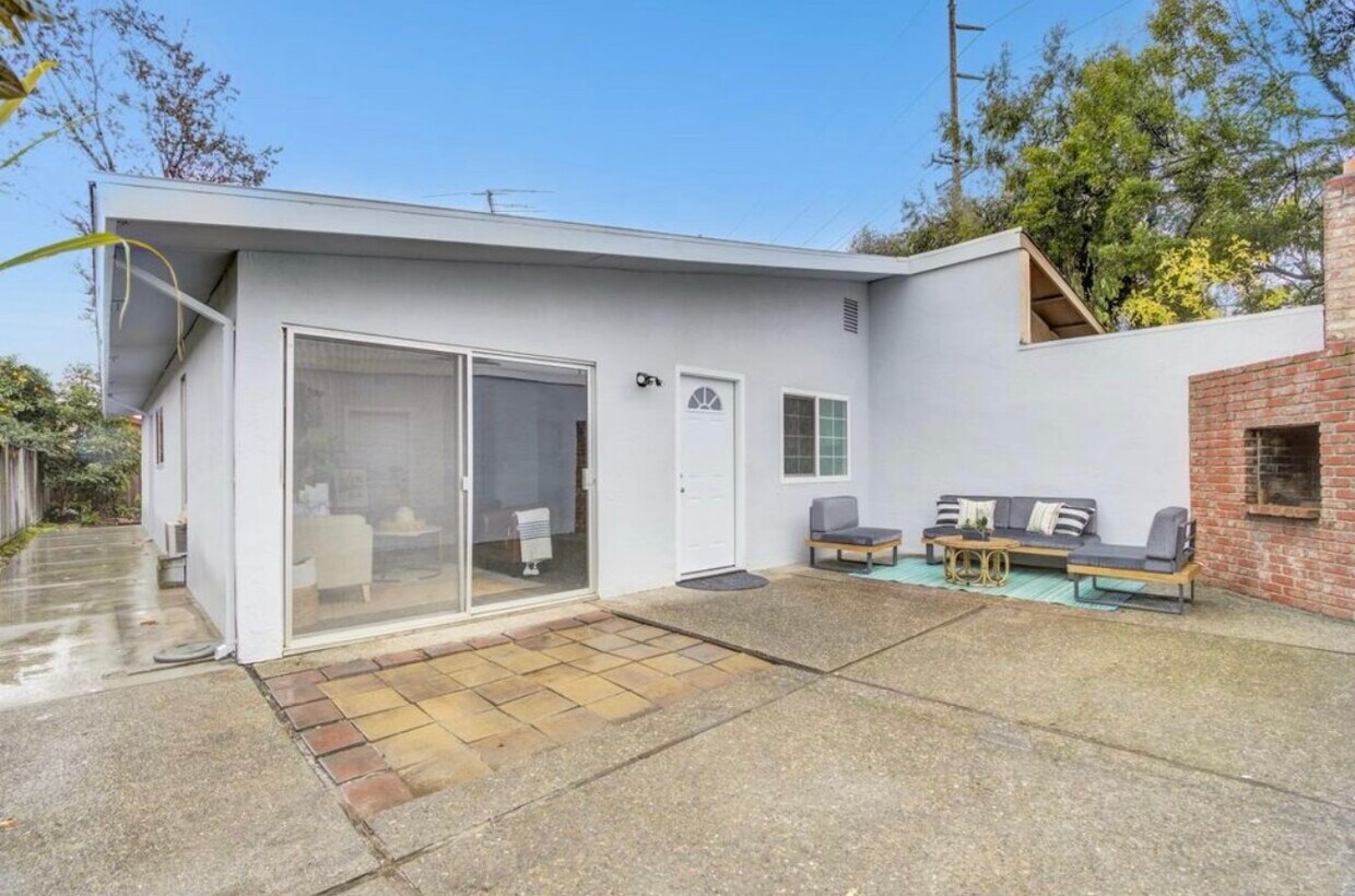 Primary Photo - Live Oak Ct