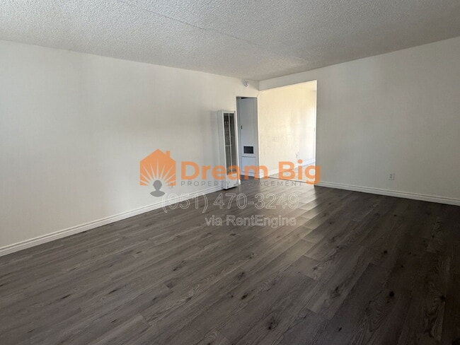 Foto del edificio - 245 Maryknoll Dr