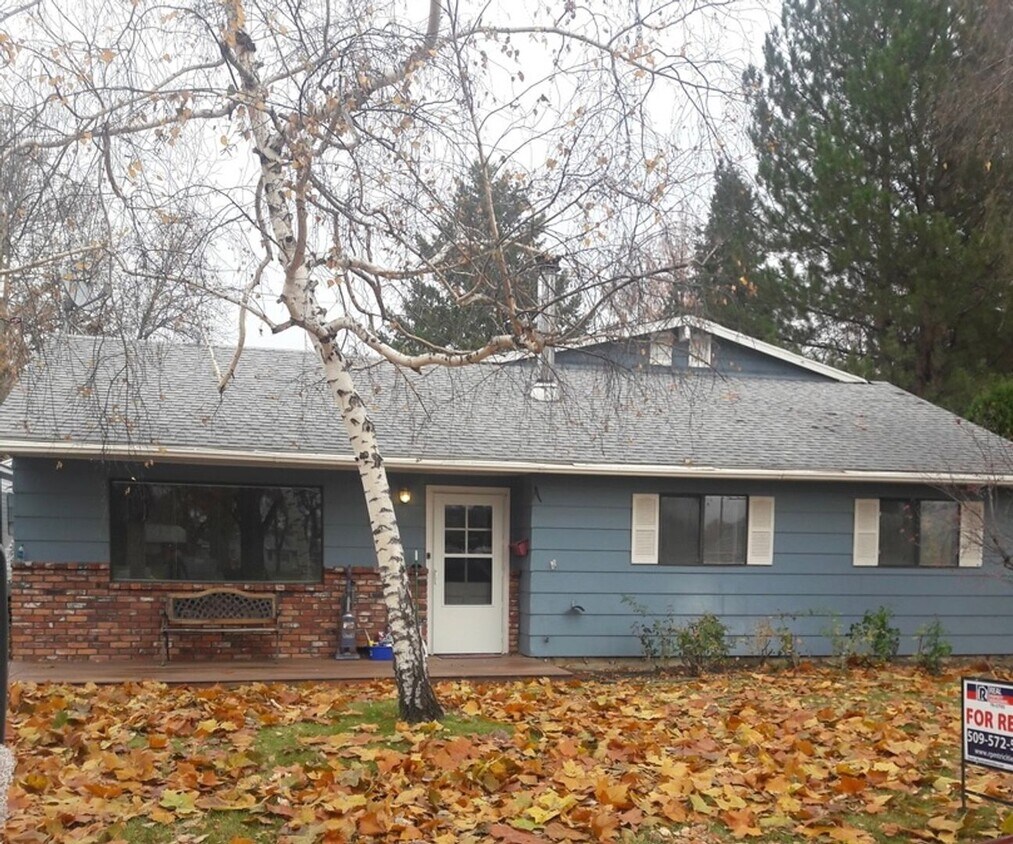 Primary Photo - Centrally Located in Richland
