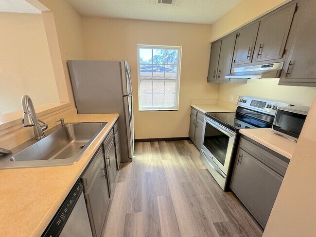 Foto del edificio - 1 BED | 1 BATH | WHITEBLUFF