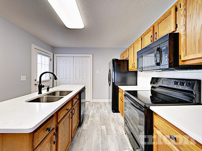 Foto del edificio - 353 Canter Ct NW