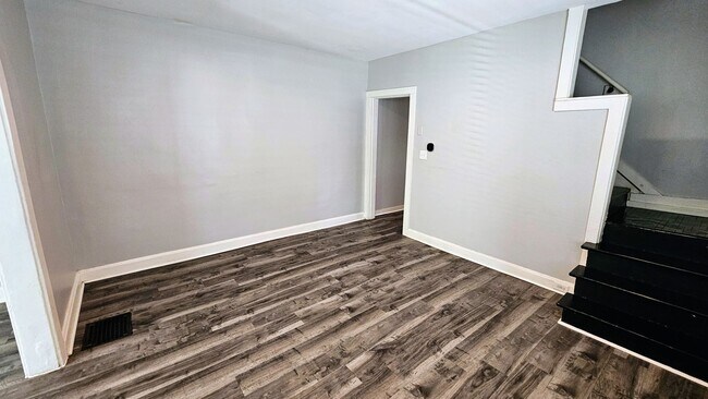 Foto del edificio - 841-843 Seymour Avenue