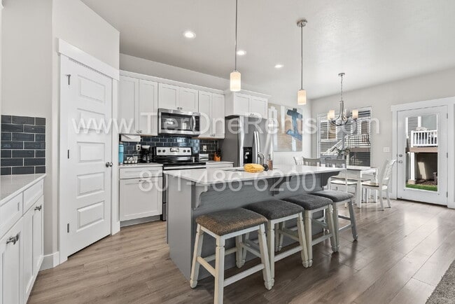 Building Photo - NO DEPOSIT option available for qualified ...
