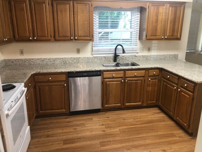 Foto del edificio - 2416 Creekmore Ct