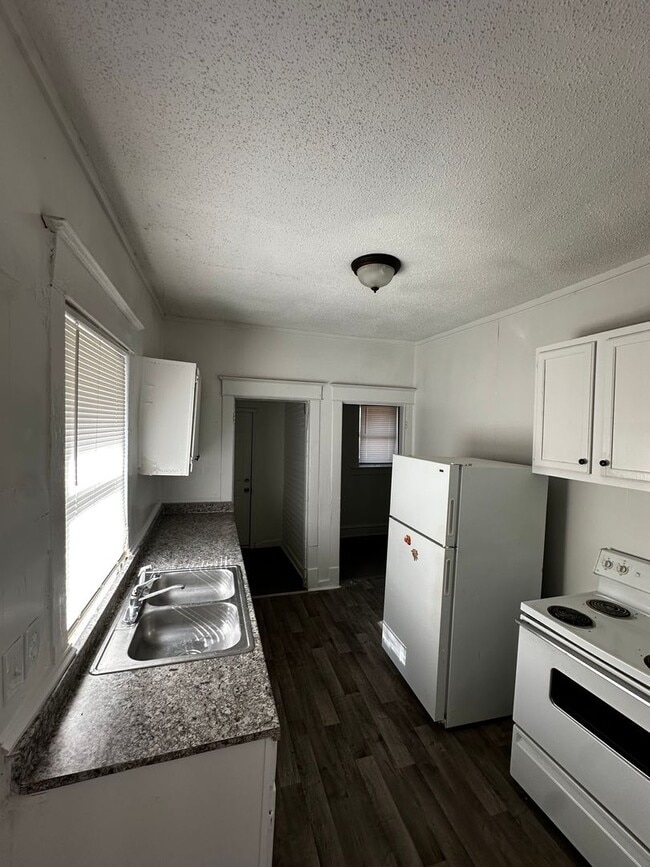 Building Photo - 3 bedroom 1 Bath Home