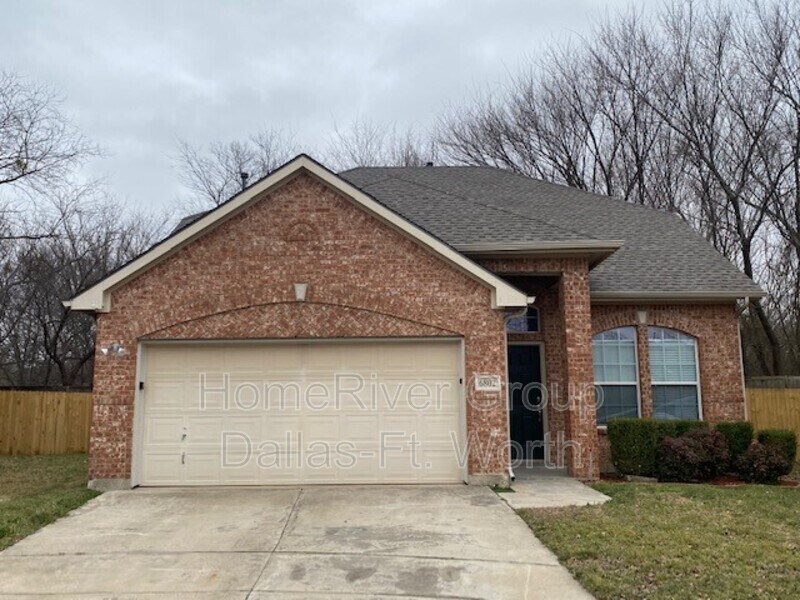 Foto principal - 6802 Shore Breeze Ct