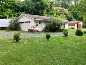 Building Photo - 695 Harmony Rd