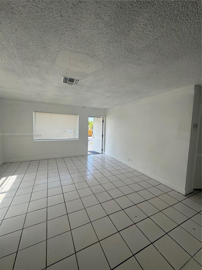 Building Photo - 2706 NW 15th Ct