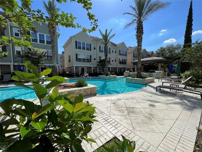 Building Photo - Stunning Townhome Near Medical Center!