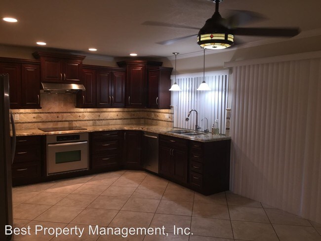 Building Photo - 338 Avenida Pinos