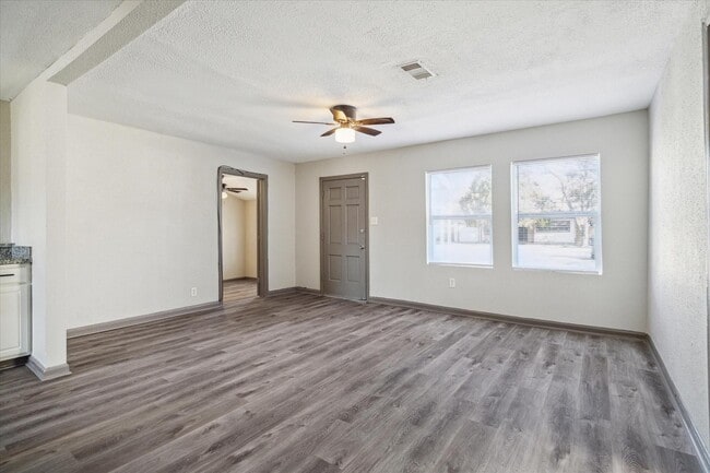 Building Photo - 6714 Goforth St