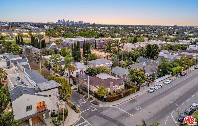 Foto del edificio - 958 N Vista St