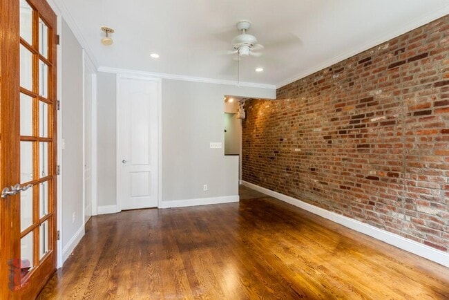Building Photo - 346 E 18th St