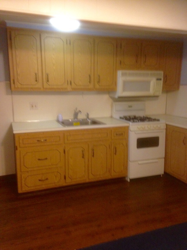 Building Photo - 2404 S Edgewood St