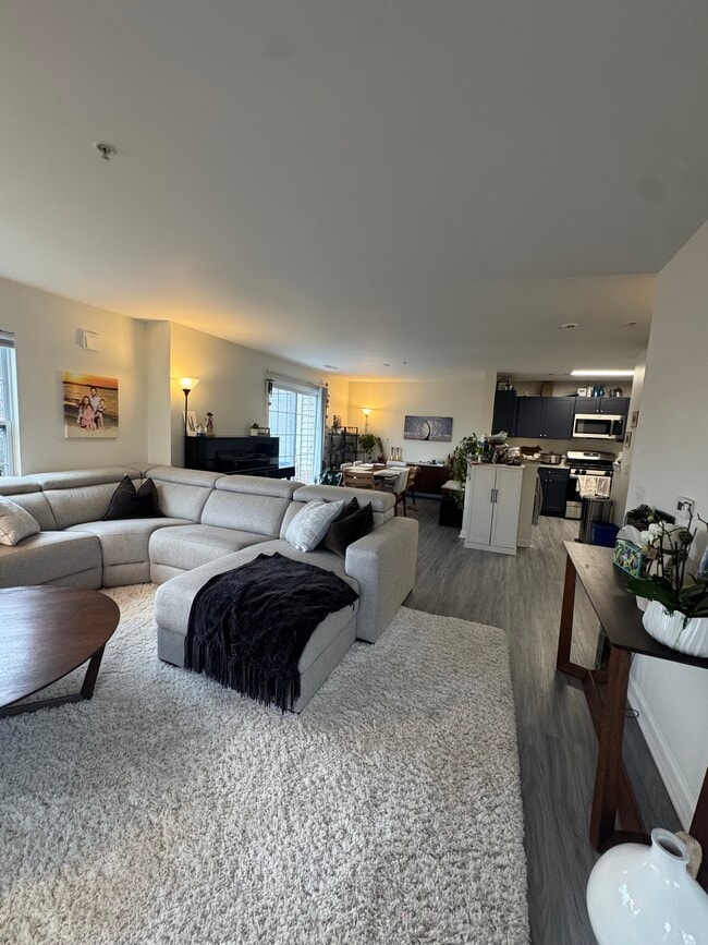 Building Photo - 33202 Town Green Dr