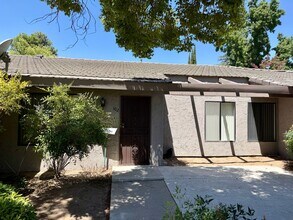 Building Photo - 537 W Escalon Ave