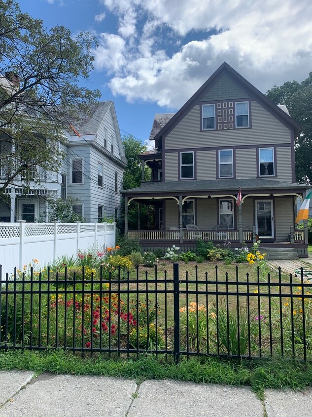 108 High St Unit 2, Brattleboro, VT 05301 Apartments in Brattleboro