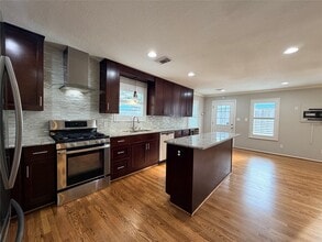 Building Photo - 1631 Chantilly Ln