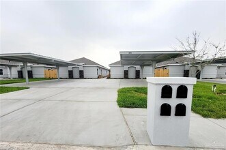 Building Photo - 1805 E Davenport St