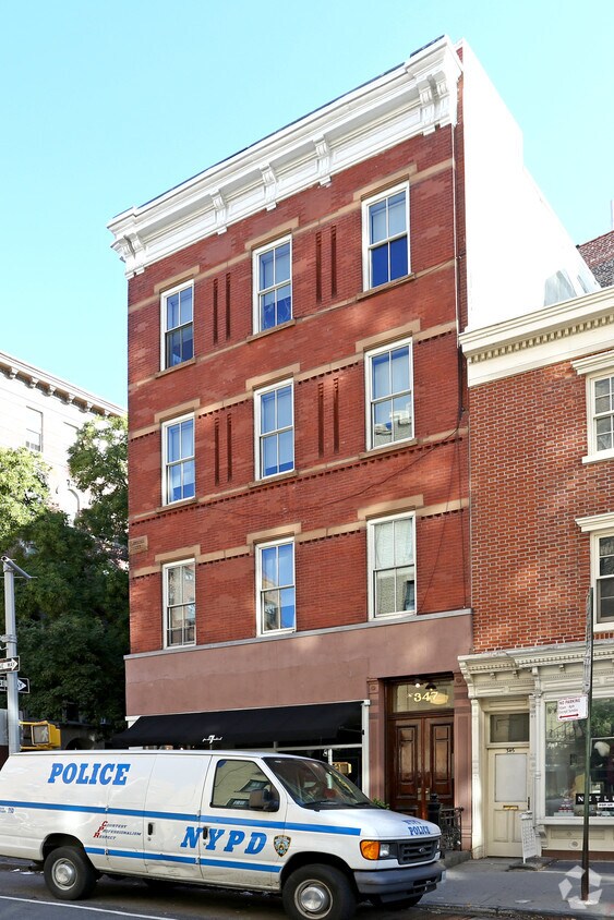 Building Photo - 347 Bleecker St