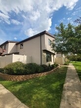 Building Photo - 224 E Woodlawn Rd