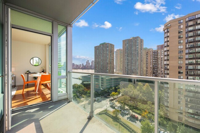 Foto del edificio - 20 Newport Pkwy