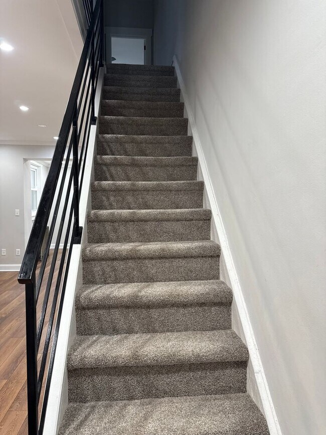 Foto del edificio - Beautiful Newly Renovated 3 Bedroom Home Now Available in East Falls!!!