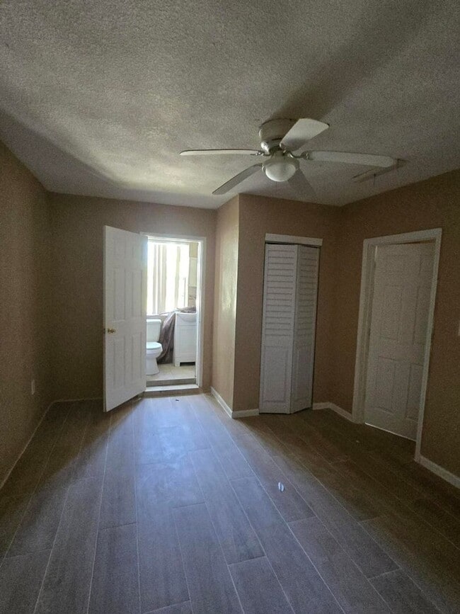 Foto del edificio - 815 Silver Beach Rd