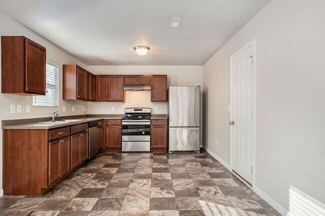 Building Photo - Newer 4 Bedroom Home Grand Ledge Schools I...