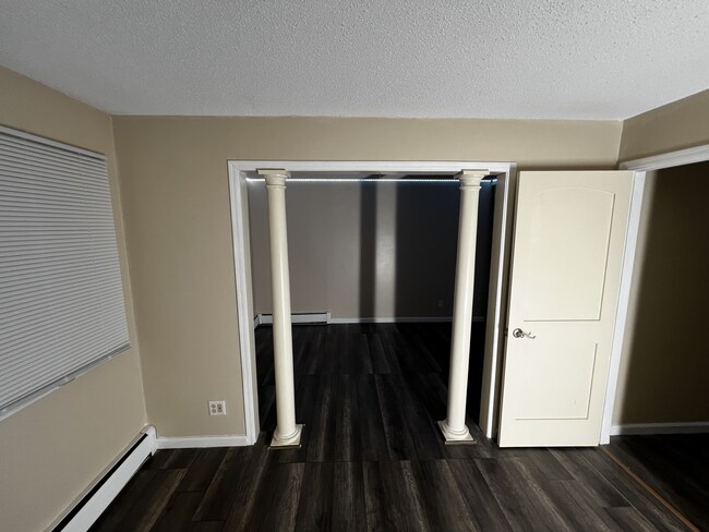 Building Photo - 1601 N Innsbruck Dr