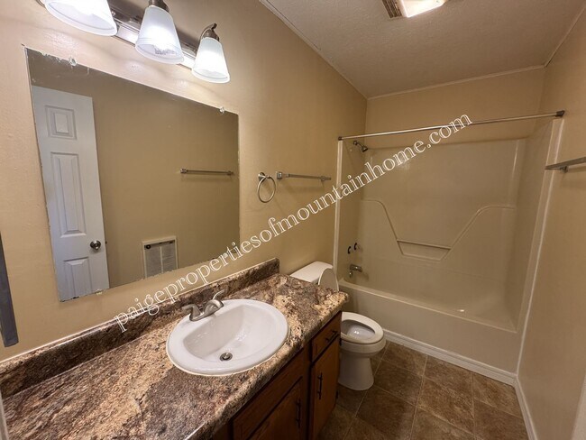 Foto del edificio - 3 bedroom, 1 bath Home