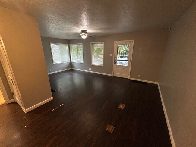 Foto del edificio - 3844 E Pleasant Run Parkway North Dr