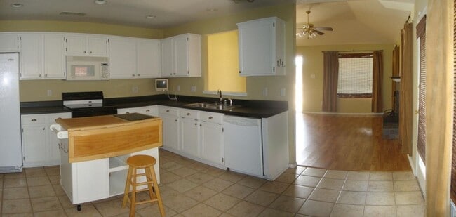 Building Photo - 4208 Glennwood Dr