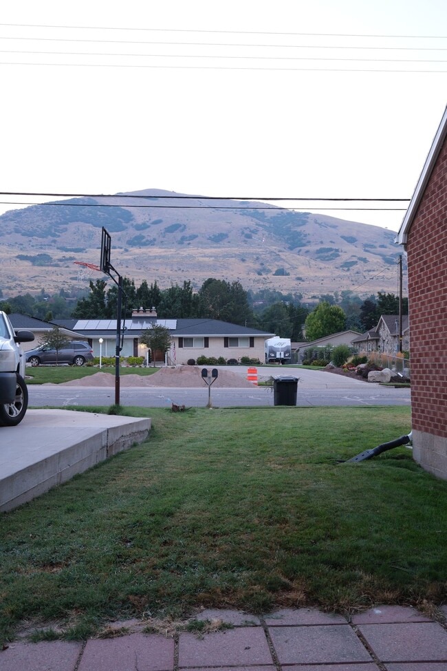 Building Photo - 586 S 400 E
