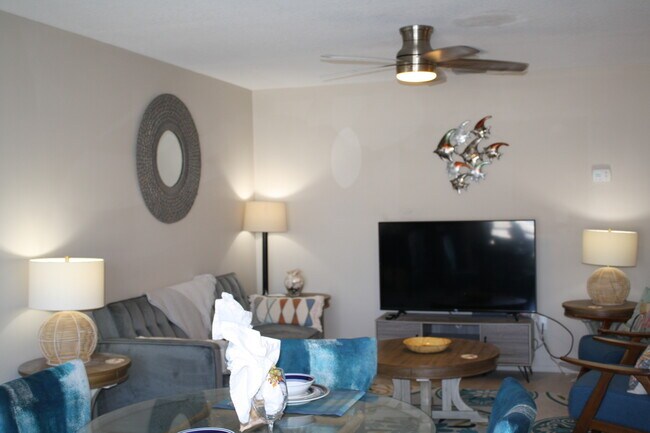 Living Area - 4444 Swift Rd