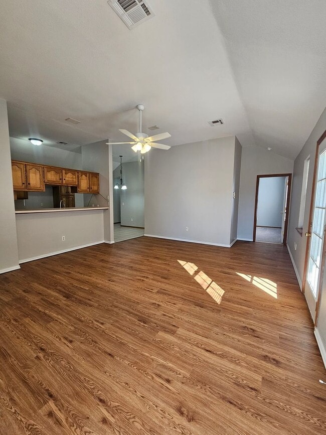 Foto del edificio - (3) Bed/(2) Bath in Moore Avail NOW!