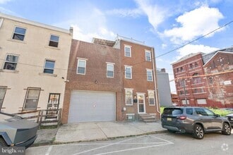Building Photo - 1609 N Lawrence St