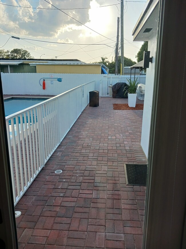 Foto del edificio - 680 E 8th Ave