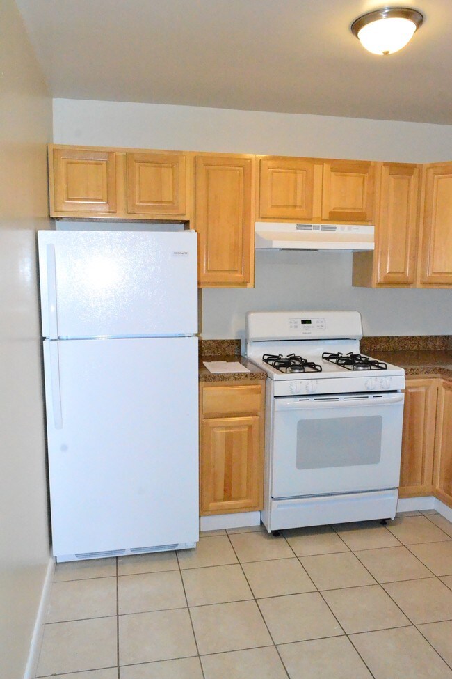 Building Photo - 1411 N 76th St