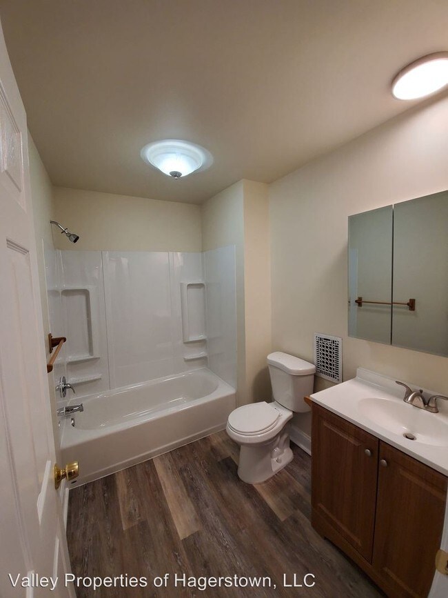 Building Photo - 337 S Burhans Blvd