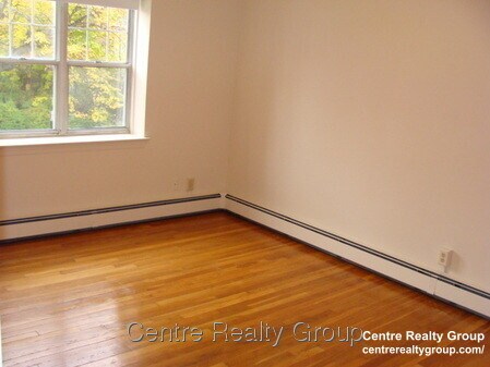 Primary Photo - 483 Centre St