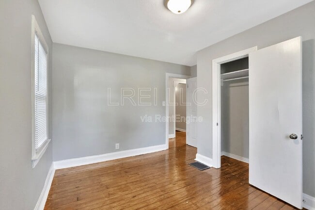 Building Photo - 1517 Shingo Ave