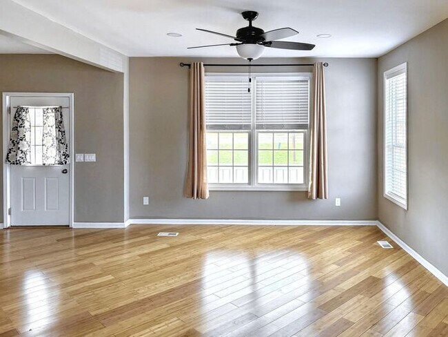 Building Photo - Comfortable 3-Bedroom Home with Garage and...