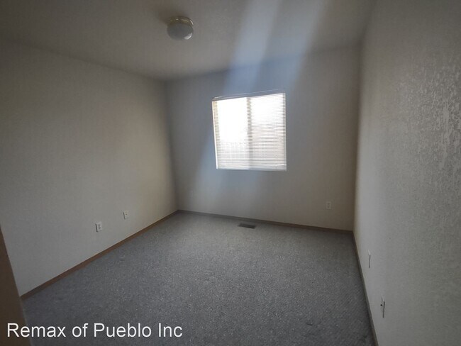 Building Photo - 3 br, 2 bath House - 5045 PIONEER