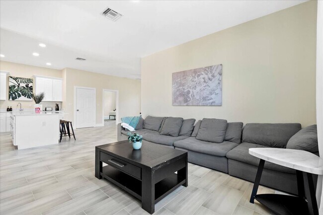 Foto del edificio - 818 Foresteria Dr