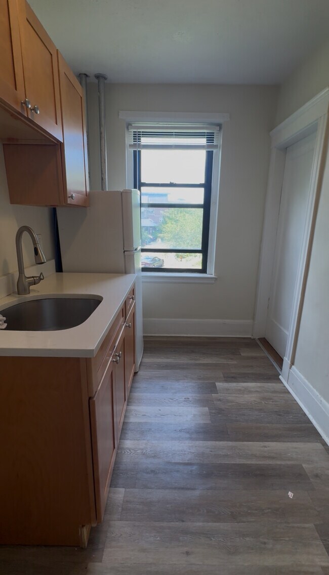 Foto del edificio - 349A Pleasant St