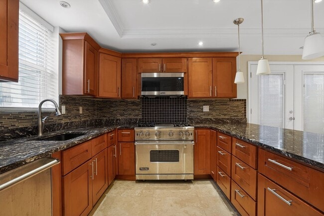 Foto del edificio - Spacious 1Bd/1Bth condo nestled in the heart of Old Town Alexandria! Pets Welcome!