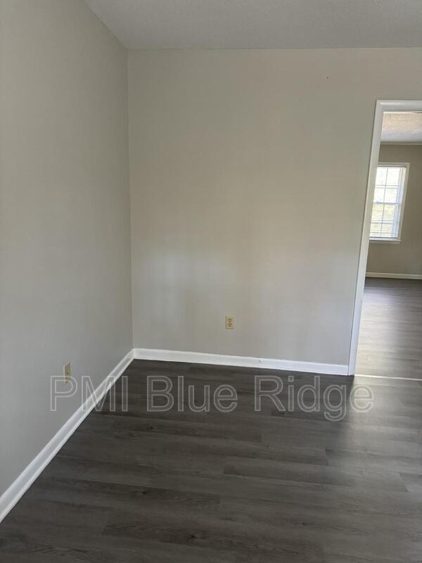 Building Photo - 144 Nottingham Dr