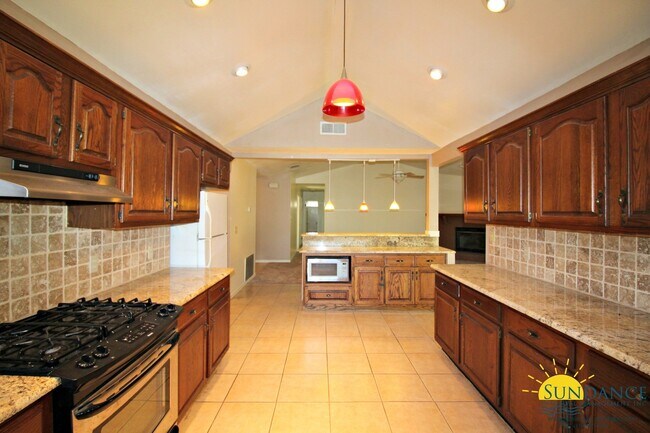 Building Photo - Beautiful 3 Bedroom Home in Fort Walton Beach
