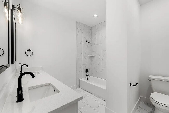 Building Photo - 809 Vickery Dr